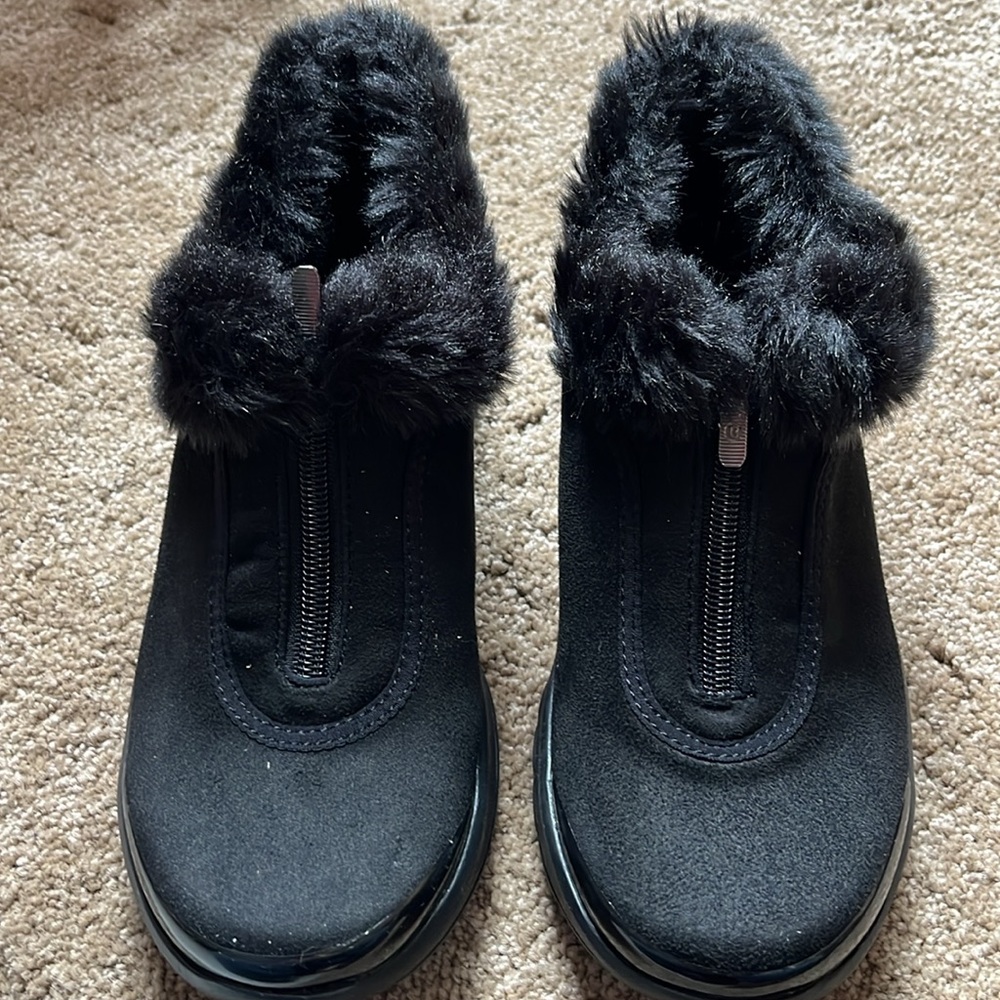 NIB BZEES low booties